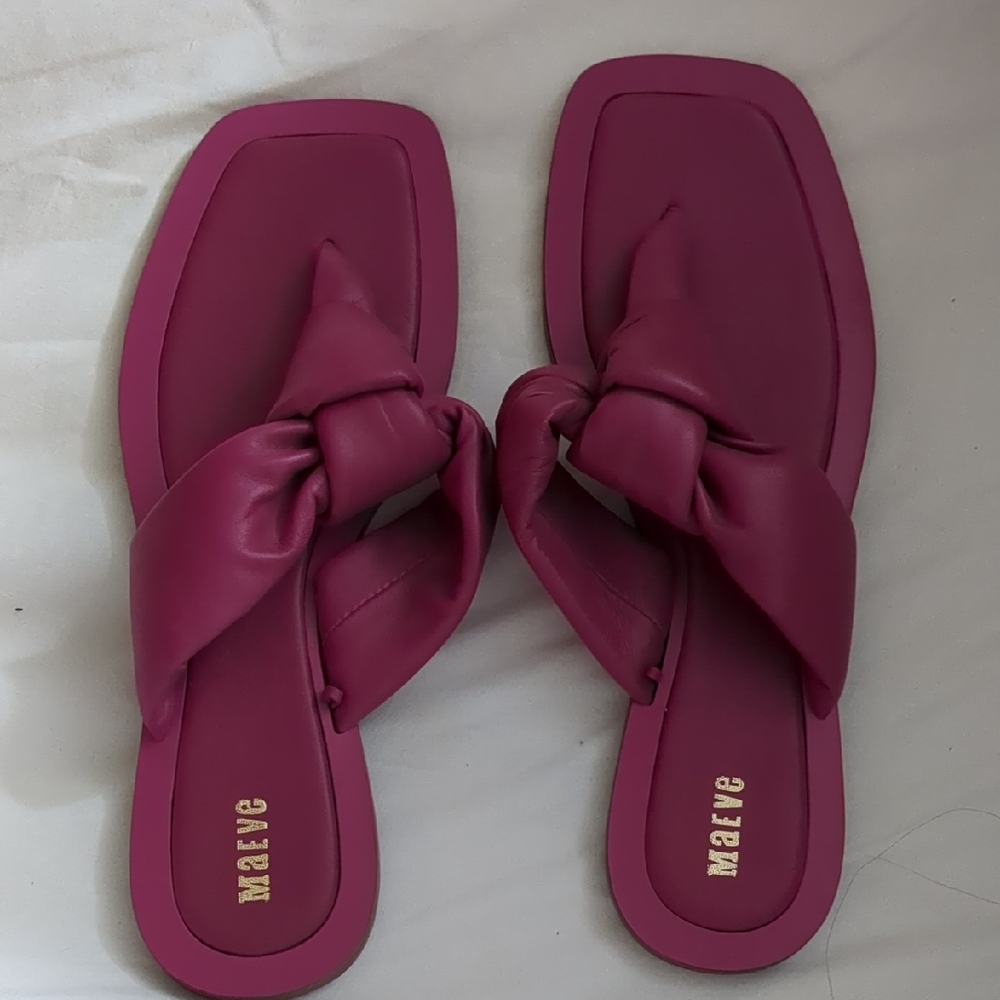 Marvel Women's Fuchsia Knotted Sandals
